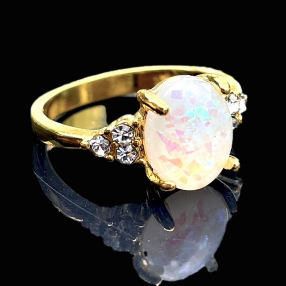 Opal Your Heart sz 7 ring simulated opal rhinestones gold tone fancy sparkly New